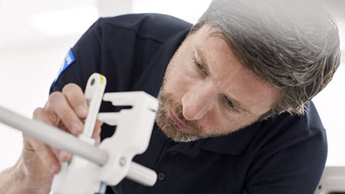 Une personne de services multi fournisseurs