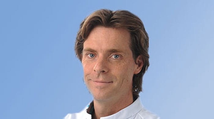 Dr L.R. Dekker, Pays-Bas