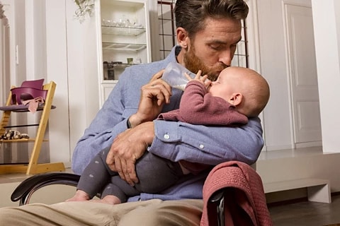 Paced bottle feeding