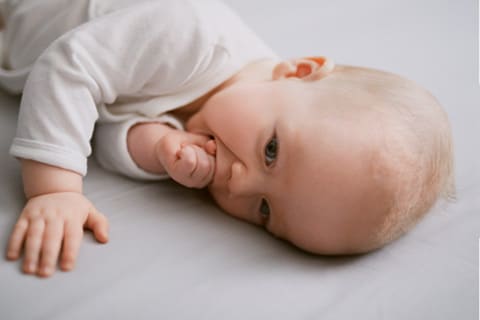 Bébé de 6 mois ne veut plus son biberon : que faire ? - May app