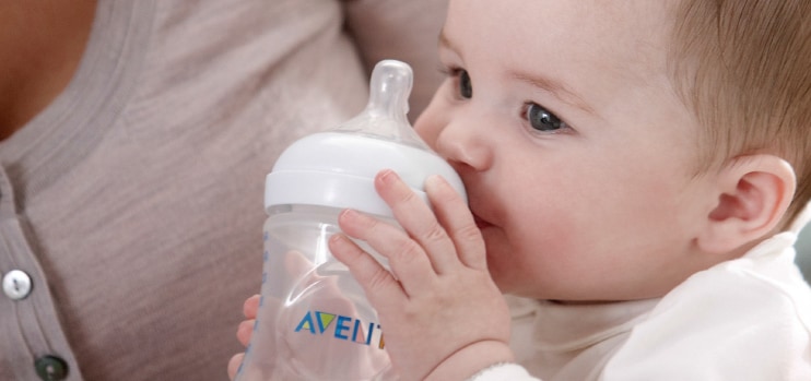 Philips AVENT - Introducing a bottle
