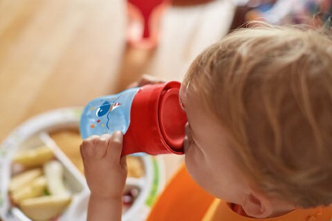 Au top : pourquoi initier votre bébé à la tasse d&#39;apprentissage sera plus simple que vous ne l&#39;imaginez