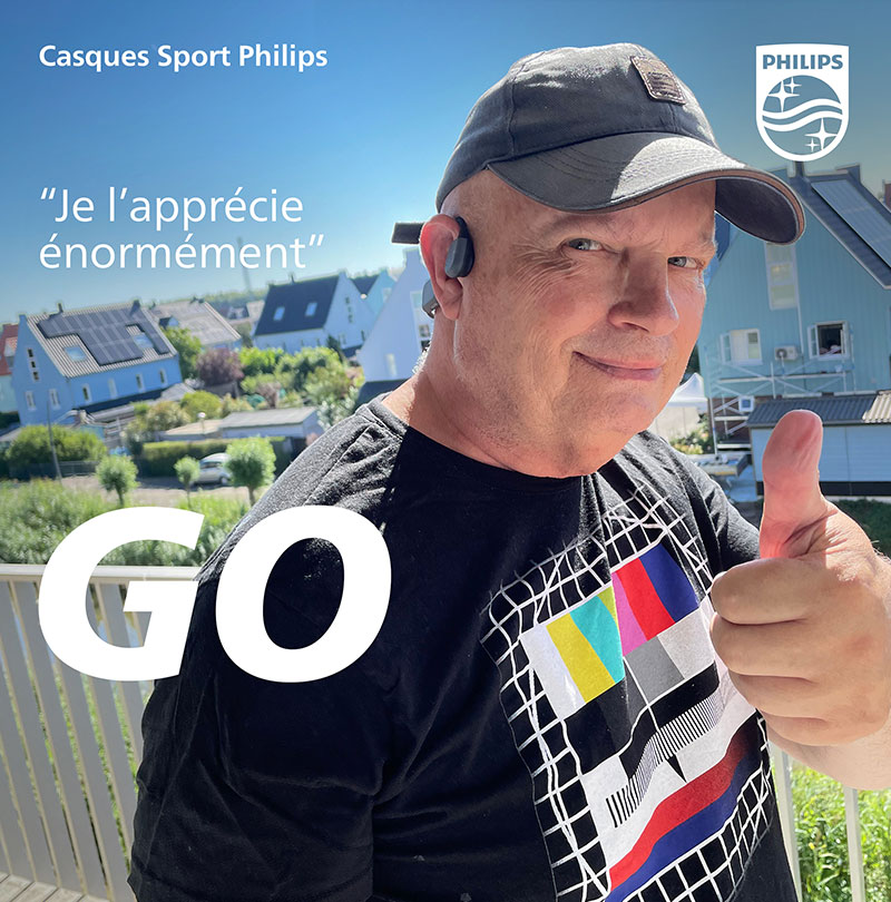 homme qui court avec un casque de sport