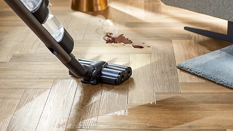 Le Philips AquaTrio sans fil Vacuum & Wash série 9000 élimine plus de saletés humides et sèches