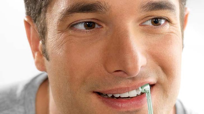 Comment nettoyer entre les dents ?