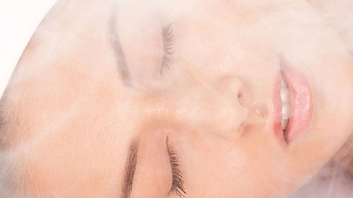 Comment nettoyer et minimiser les pores dilatés du nez