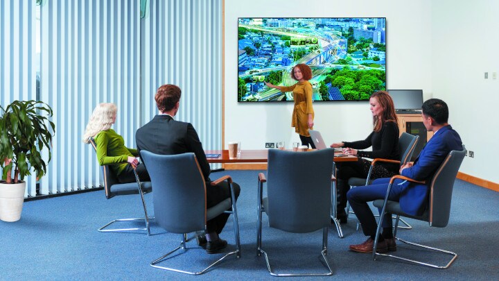 Moniteur dans une salle de réunion